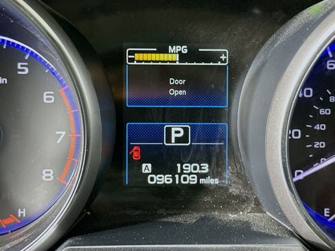 Used 2017 Subaru Outback 2.5i Limited w/ Popular Package #5 image 19