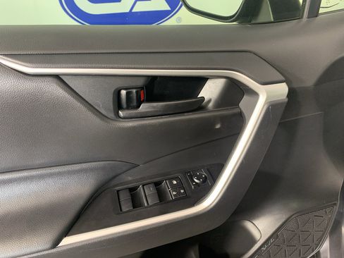 Used 2022 Toyota RAV4 LE image 15