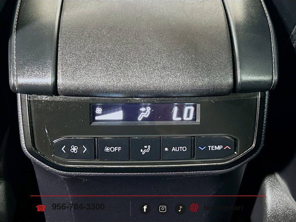 Used 2023 Toyota Highlander XLE FWD image 24