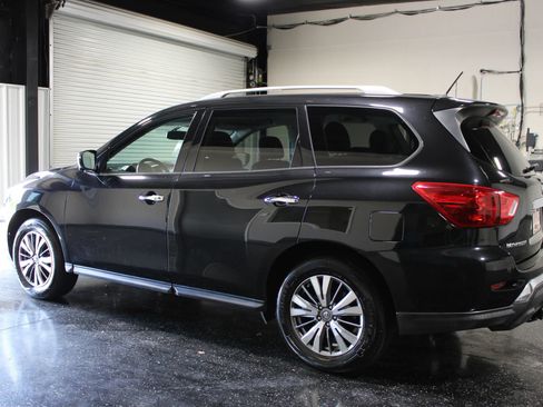 Used 2018 Nissan Pathfinder SL w/ Cargo Package FWD image 6