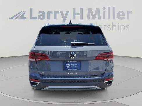 Used 2024 Volkswagen Taos SE w/ Panoramic Sunroof Package FWD image 6