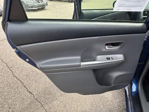 Used 2013 Toyota Prius V Five FWD image 13