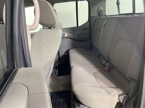 Used 2015 Nissan Frontier SV image 30