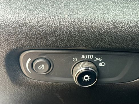 Used 2022 Chevrolet Traverse RS image 10