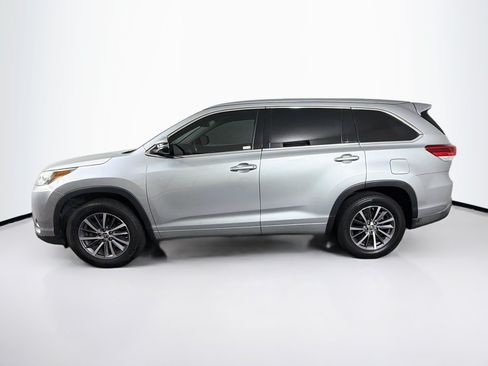 Used 2018 Toyota Highlander XLE FWD image 4