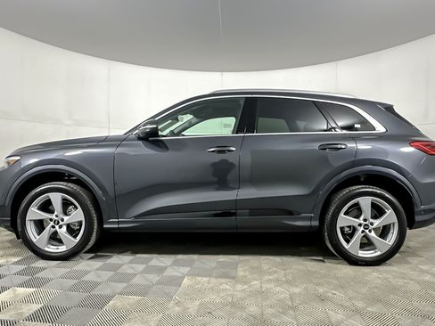 Used 2025 Audi Q5 Premium Plus w/ Premium Plus AWD/4WD image 2
