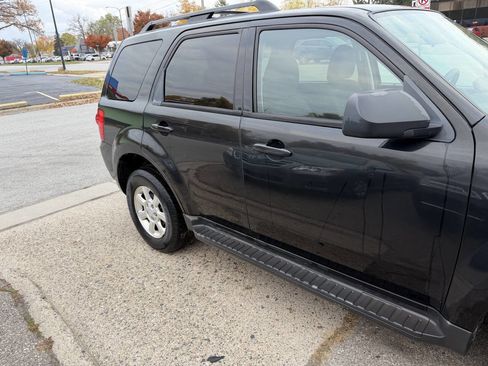 Used 2011 MAZDA Tribute i image 14