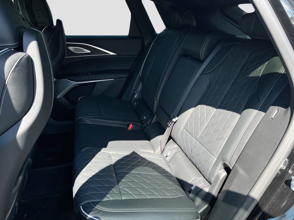New 2026 Cadillac Lyriq V AWD/4WD image 25