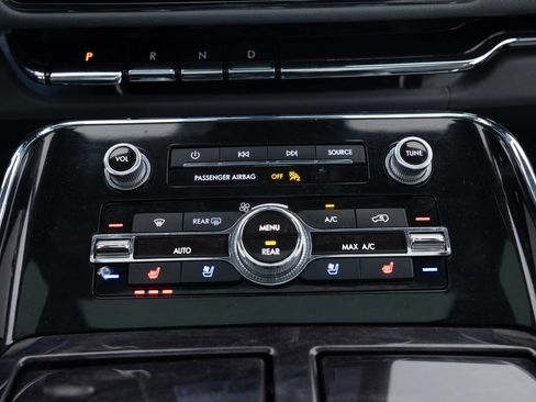 Used 2018 Lincoln Navigator Reserve w/ Technology Package image 38