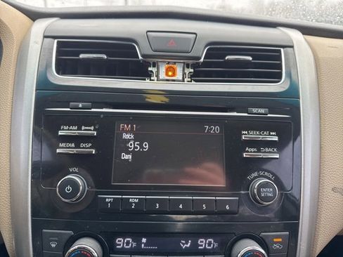 Used 2015 Nissan Altima 2.5 SV image 16