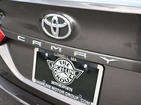 Used 2018 Toyota Camry XLE image 16