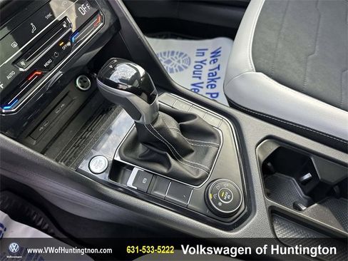 Certified 2025 Volkswagen Taos SE w/ Panoramic Sunroof Package image 30