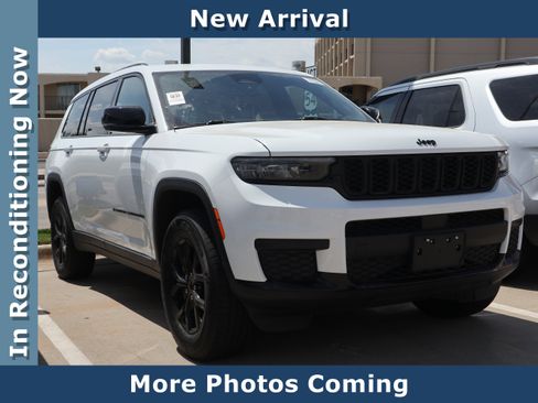 Used 2024 Jeep Grand Cherokee L Laredo AWD/4WD image 1