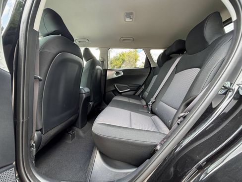 Used 2025 Kia Soul LX w/ LX Technology Package FWD image 22