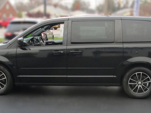 Used 2016 Dodge Grand Caravan SXT w/ UConnect Hands-Free Group image 4