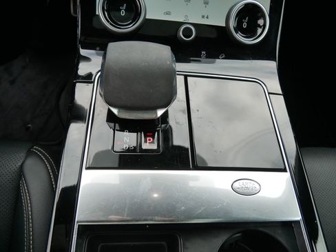 Used 2022 Land Rover Range Rover Velar R-Dynamic S image 18