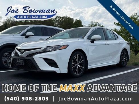 Used 2019 Toyota Camry SE w/ Convenience Package FWD image 1