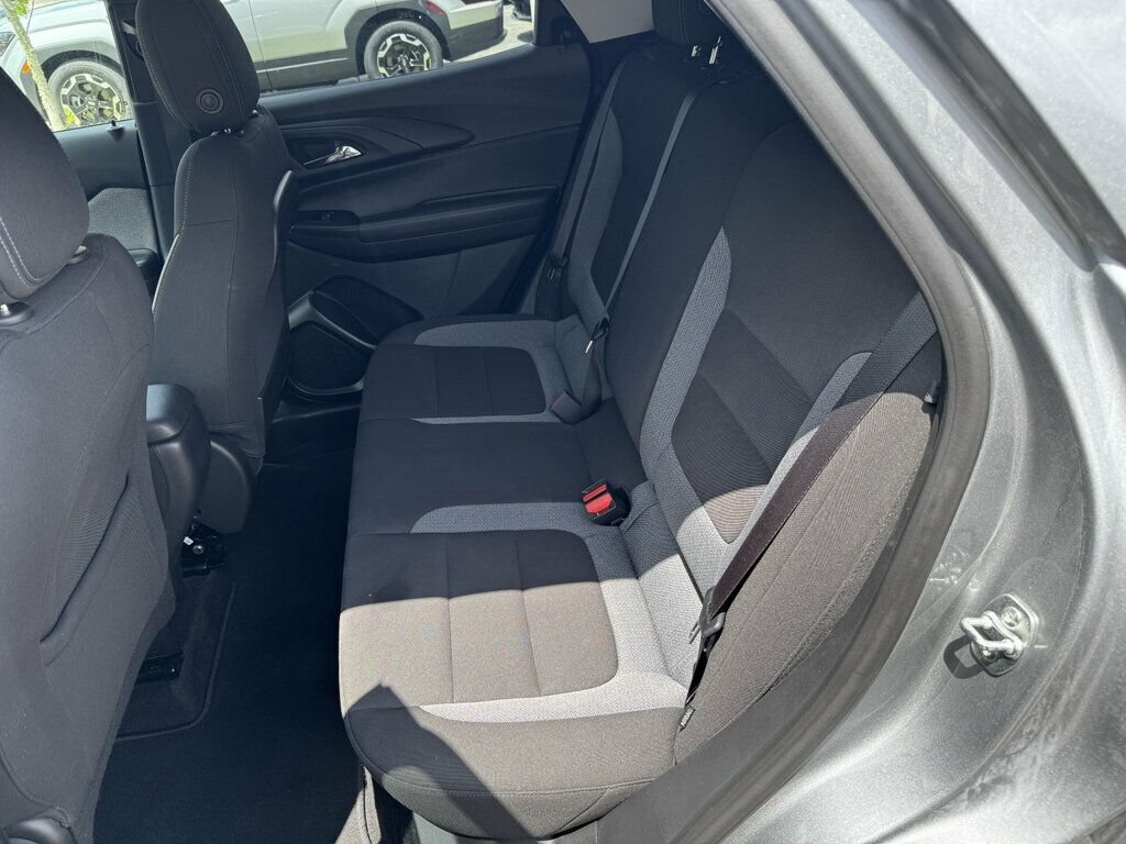 Used 2025 Chevrolet TrailBlazer LT FWD image 7
