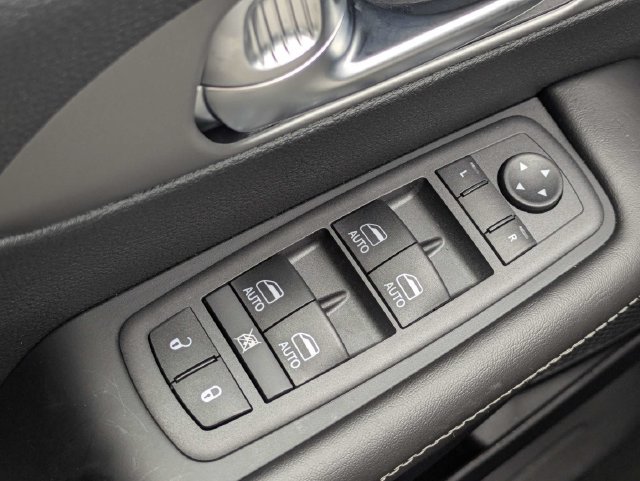 New 2027 Chrysler Pacifica Select FWD image 23