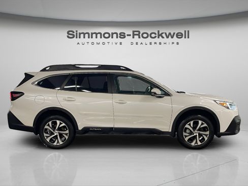 Used 2022 Subaru Outback Limited image 4