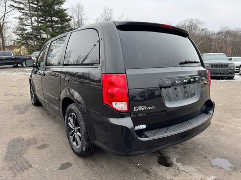 Used 2014 Dodge Grand Caravan SE image 3