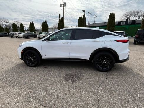 Used 2025 Buick Envista Sport Touring image 2