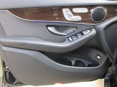 Used 2020 Mercedes-Benz GLC 300 4MATIC Coupe image 28