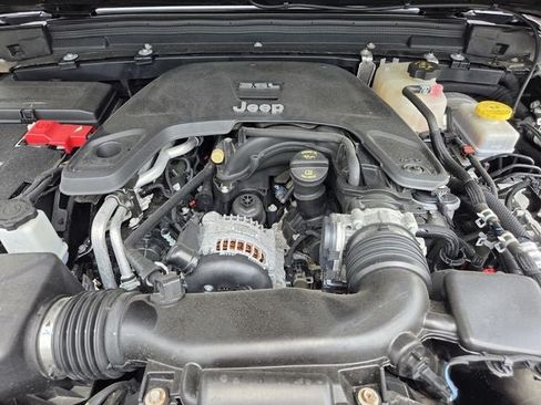 Used 2020 Jeep Wrangler Unlimited Sahara AWD/4WD image 33