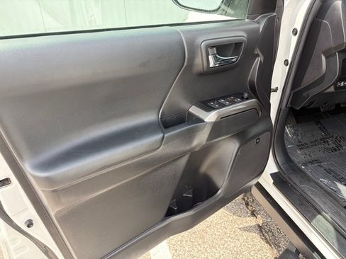 Used 2022 Toyota Tacoma Limited AWD/4WD image 13