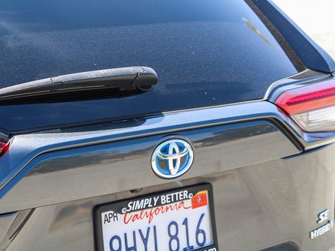 Used 2022 Toyota RAV4 SE w/ Convenience Package AWD/4WD image 11