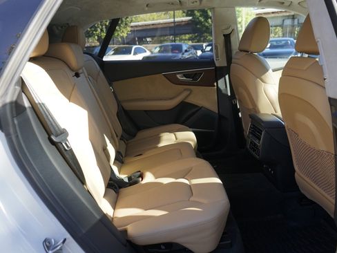 Used 2019 Audi Q8 Prestige w/ Luxury Package image 21