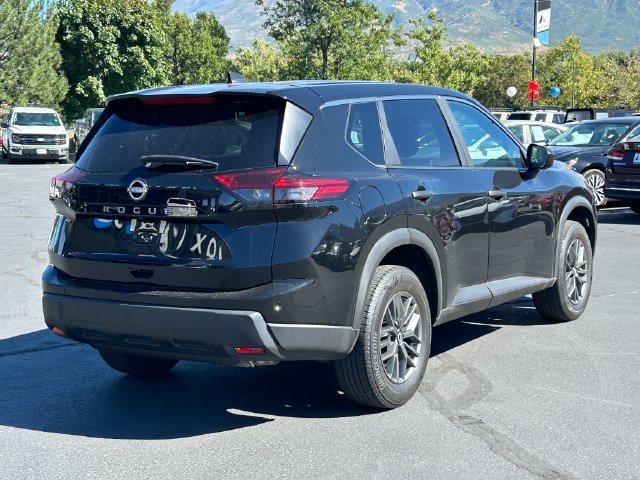 Used 2024 Nissan Rogue S FWD image 3