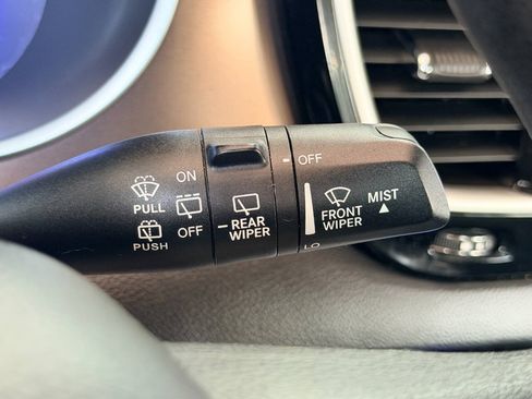 Used 2017 Chrysler Pacifica Touring FWD image 40