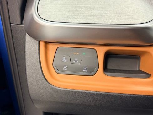 Used 2025 Volkswagen ID. Buzz Pro S RWD image 18