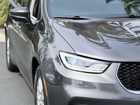 Used 2023 Chrysler Pacifica Touring-L image 53