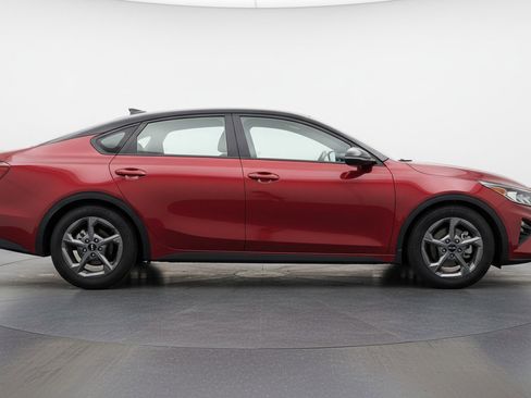 Used 2025 Kia K4 LXS image 11