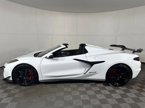 Used 2024 Chevrolet Corvette Z06 w/ Z07 Performance Package RWD image 32