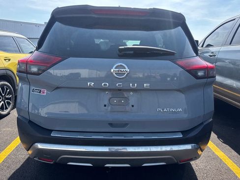 Used 2021 Nissan Rogue Platinum FWD image 3