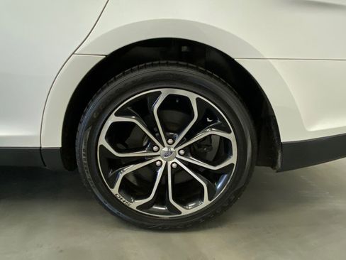 Used 2013 Ford Taurus SHO image 18