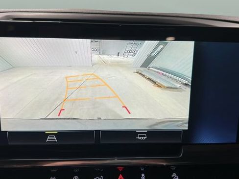 Used 2025 Chevrolet Silverado 1500 LT AWD/4WD image 17