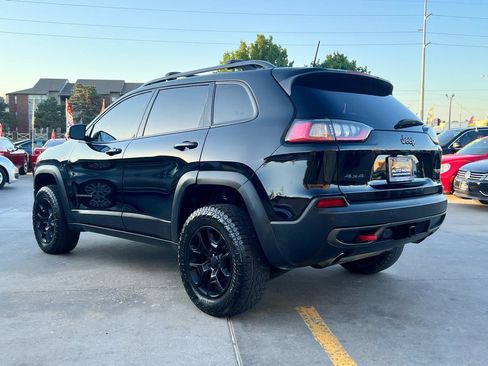 Used 2019 Jeep Cherokee Trailhawk AWD/4WD image 4