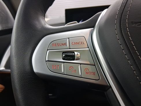 Used 2025 BMW X7 xDrive40i w/ Premium Package image 15