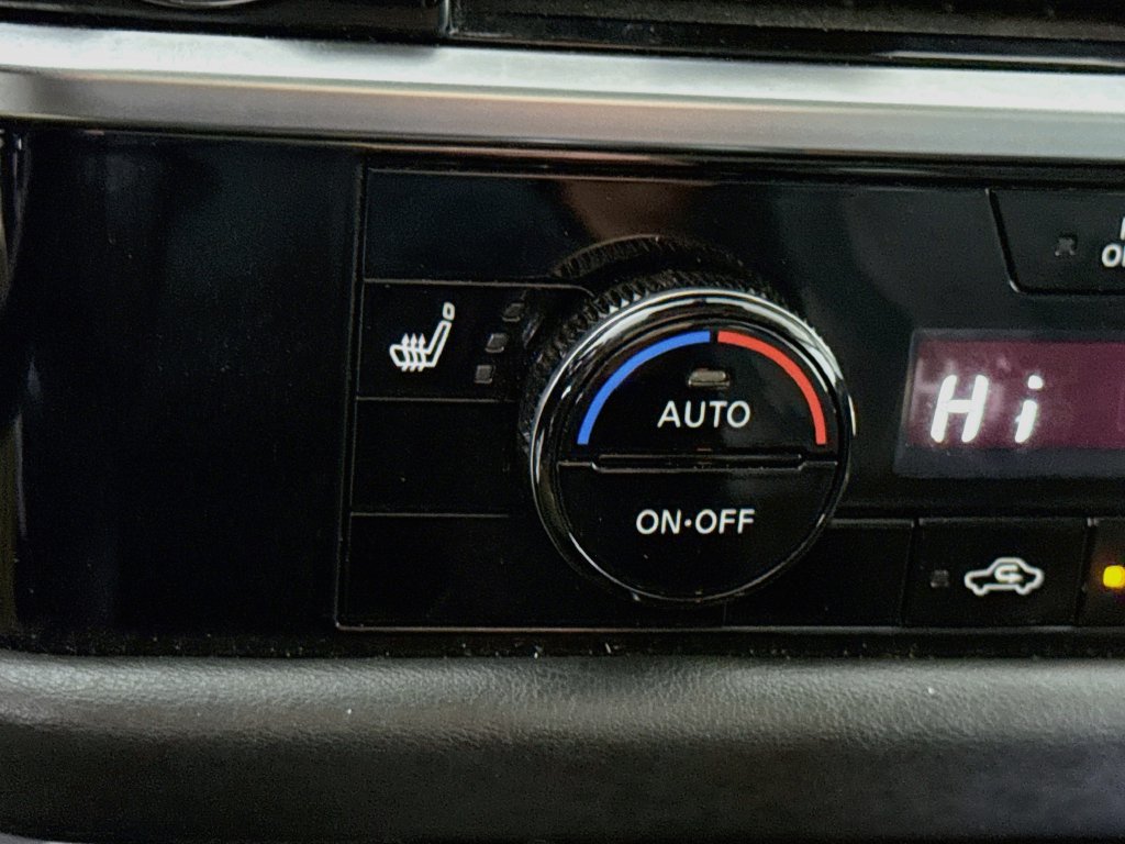 Used 2022 Nissan Pathfinder SV w/ SV Premium Package AWD/4WD image 11