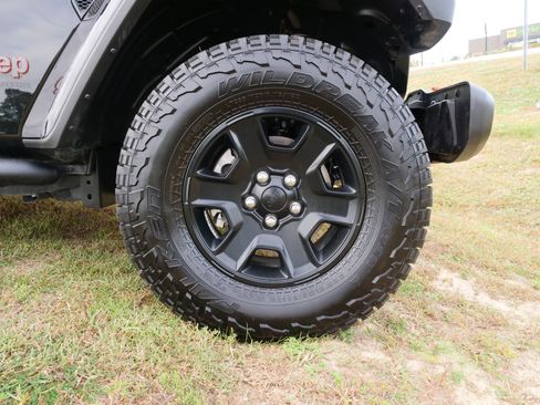 Used 2023 Jeep Gladiator Mojave w/ Cold Weather Group image 11