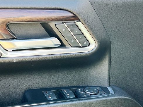 Used 2024 GMC Sierra 2500 SLT w/ SLT Premium Package image 18