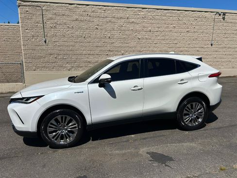 Used 2021 Toyota Venza XLE w/ Softex Package AWD/4WD image 9