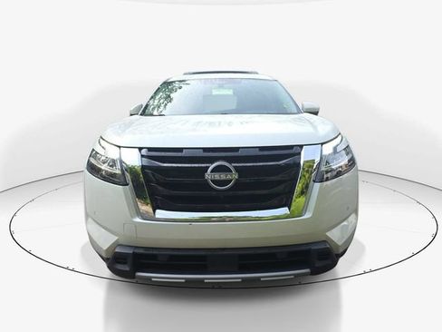 Used 2024 Nissan Pathfinder SL w/ SL Premium Package FWD image 11