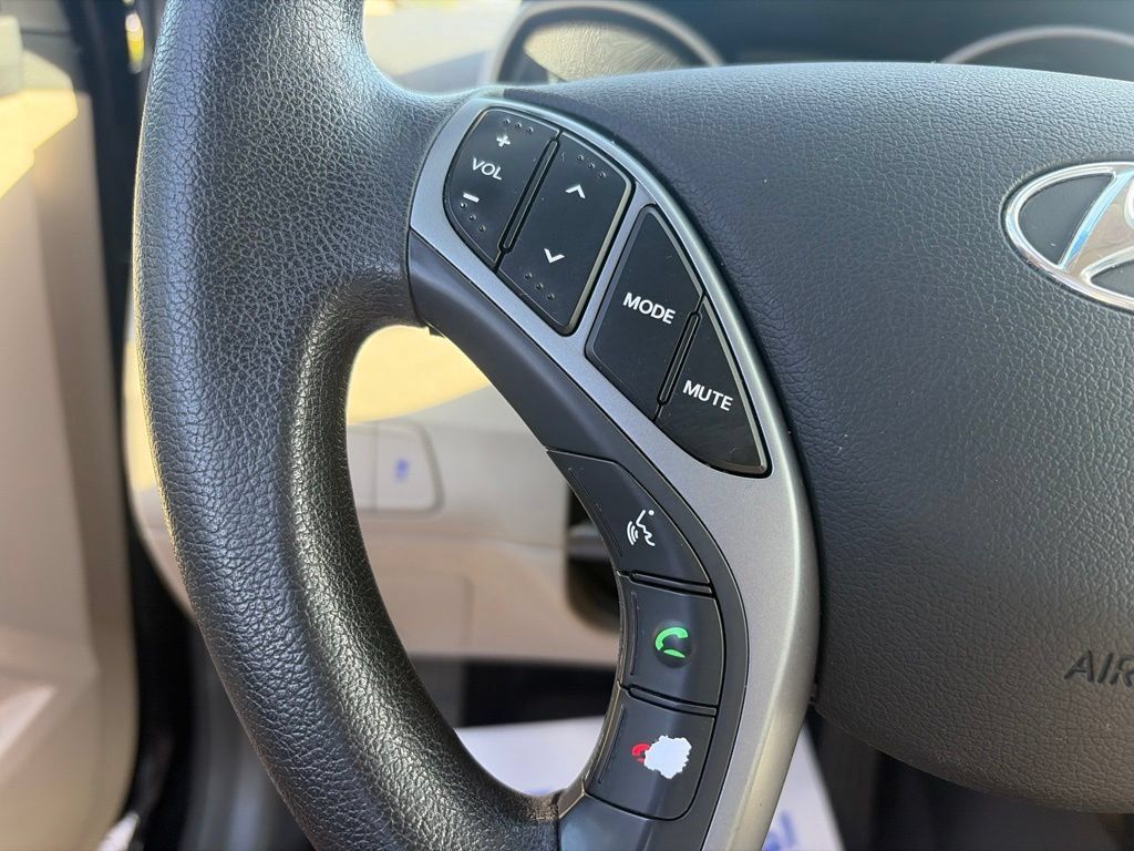 Used 2015 Hyundai Elantra SE w/ Option Group 02 FWD image 8