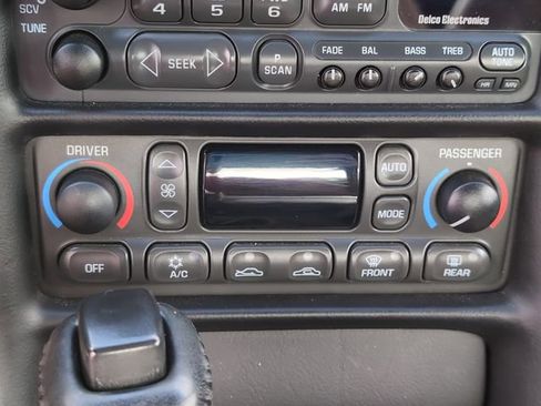 Used 2004 Chevrolet Corvette Coupe w/ Roof Package image 16