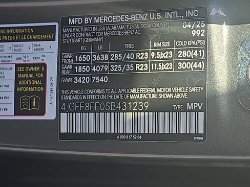 Used 2025 Mercedes-Benz GLS 580 4MATIC image 33
